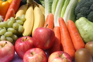 <img src="fruits.jpg" alt="fruits and vegetables on the market">