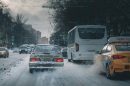rusija ulica automobili sneg