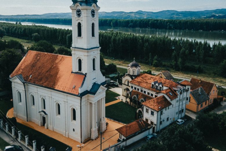 Да ли је боље купити кућу у Футогу или Каћу и које су цене квадрата ...